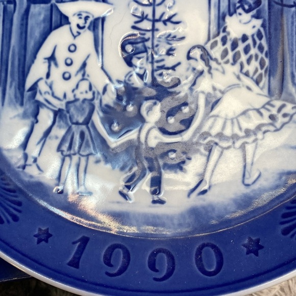 Royal Copenhagen Year Plate1990
Christmas In Tivoli No2349 limited edition - Picture 7 of 16